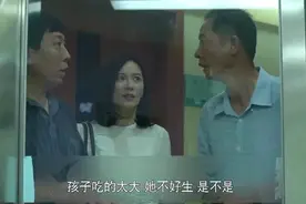 李小冉在产房生育，丈夫王志文和父亲韩童生居然还在产房外斗嘴！视频封面
