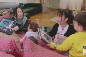 嗯哼看着弟弟一脸懵：我俩怎么长得一模一样啊，霍思燕：问你爸