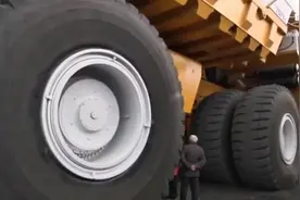 世界上最大的自卸卡车-BelAZ 75710视频封面