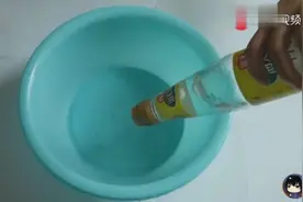 脚干裂脱皮穿凉鞋不好看教你一招，让你轻松拥有白嫩细滑的小脚视频封面