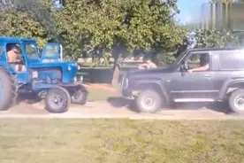 丰田越野车和拖拉机玩拔河 你猜结果怎样视频封面