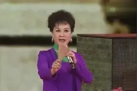 72岁著名歌唱家李谷一，前夫是金铁霖，二婚丈夫罕见现身帅气视频封面