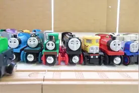 带你玩所有款式的托马斯小火车 搭建轨道益智积木游戏 英语启蒙