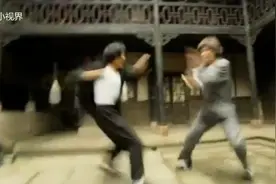 梁小龙的儿子却迷上了李小龙的截拳道，父子俩大打出手，当场比试视频封面
