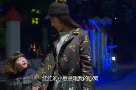 馨儿给妈妈唱了小苹果，灿灿好开心视频封面