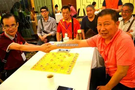 绵阳棋王张华明摘得全省“老年棋王”桂冠图片