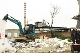 新塘镇拆除群星村一违法建筑图片