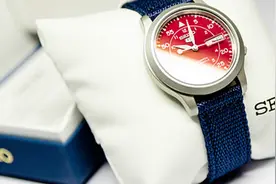 迟来的开箱晒物：SEIKO 精工 SNKM95 骚红男款机械表图片