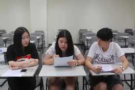 台湾大学生试做大陆高考试卷，感叹真难，为高考学子加油！视频封面