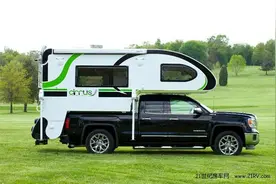 美国Cirrus房车荣获2016拖挂式D型房车称号图片