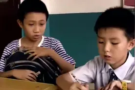 老师要求穿校服，学生却穿成这样来学校