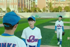 王源千玺两人在说悄悄话，王俊凯：你俩偷偷嘀咕什么呢，哈哈好逗视频封面