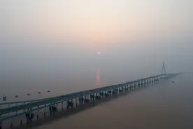 城事·长三角｜杭州湾跨海大桥十年：催生“环杭州湾大湾区”图片