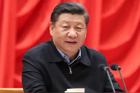 以时不我待只争朝夕的精神投入工作图片
