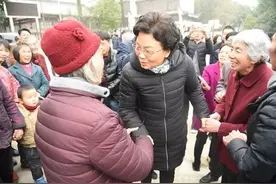 连心十七载 真情暖人心——省政协主席乔传秀再访永兴坞村图片