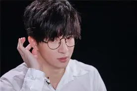 《无限歌谣季》薛之谦对杨迪展开唱功特训 传授“搬砖练声法”图片