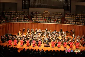 齐·宝力高马头琴奏响国家大剧院 春暖锡林河回想草原图片