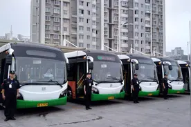 青岛公交行业增配7000名乘务管理员图片