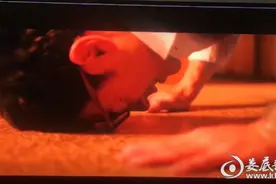 李光洁磕头用力过猛磕出包 自侃：没掌握好距离图片