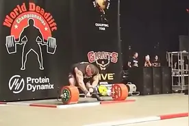 国外大力士挑战800斤举重，结果让人想不到！