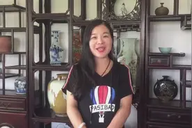 凤娃古寨董事长余红梅预祝揭牌圆满成功