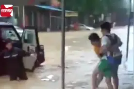 江门高考遭台风突袭，特警出动装甲车送考视频封面