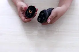 清洗剃须刀有技巧，教你上面涂点它，搓一搓就干净，知道的都说好视频封面