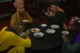 《西游记》师徒四人同桌一起吃饭，猪八戒的小心思被大家发现了视频封面