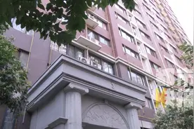 西安东方罗马花园：楼上渗水泡坏楼下天花板 这官司怎么断？视频封面