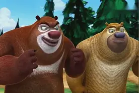 熊出没：猴子拿到猎枪兴奋过度撞墙上，枪自己打响了