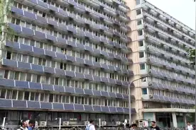 北京交大一宿舍楼外墙“爬满”太阳能板 既美观还能发电视频封面
