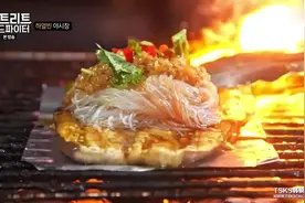 韩国美食家白宗元哈尔滨街头品尝小吃蒜蓉粉丝茄子，对其赞不绝口视频封面