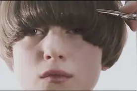 还在嫌蘑菇头不好看，试试这样简单修剪，时尚气质瞬间体现