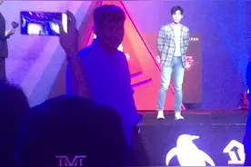 杨阳，江疏影出席企鹅影视活动视频封面