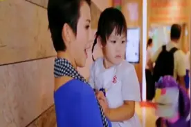 蔡少芬张晋和女儿脸贴脸同框，网友：娘娘这小腹微隆疑似怀孕了！视频封面