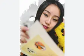 迷上川剧变脸艺术 南充女大学生变出“喜羊羊”图片