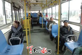 天水又新增一条公交线路 ５５路公交车驶入麦积区图片