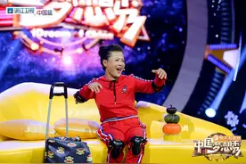 《中国梦想秀》“轮滑奶奶”秀腹肌 无腿小伙儿追逐街舞梦想图片