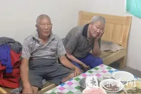 不离不弃手足情！宿迁弟弟悉心照顾瘫痪哥哥22载图片