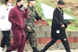 聊天遇长官 GD一秒伸手敬礼被赞爆图片