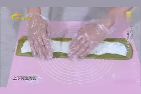 做好的甜点记得要放进冰箱冷藏哦，这样的口感会更好！