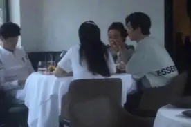 范冰冰一家四口低调聚餐，为范丞丞庆祝18岁生日！视频封面