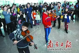 “快闪”音乐会：别样的音乐教育图片