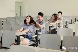 荆州现奇葩“恋爱保险”：结婚可获赔万朵玫瑰图片