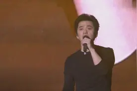 开口撩死人！李健《我要你》现场版，听一次酥一回视频封面