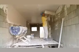 墨西哥抹灰师傅施工 网友：活太埋汰 在中国只能吃灰视频封面