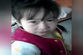 小女孩边哭边背乘法口诀，最后妈妈也快哭了