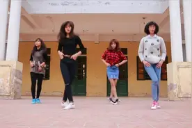 4位漂亮女生热跳鬼步舞神曲《seve》，这舞蹈真是太火了！图片