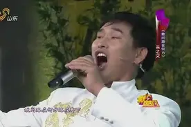 朱之文演唱《敢问路在何方》，六小龄童现场鼓掌叫好图片