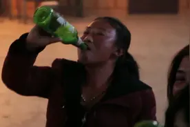 没见过东北女人这么喝酒 真爷们图片